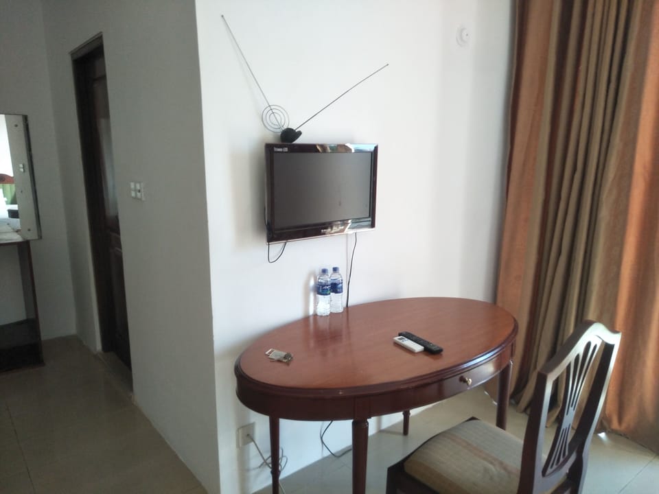 Desk, iron/ironing board, free WiFi