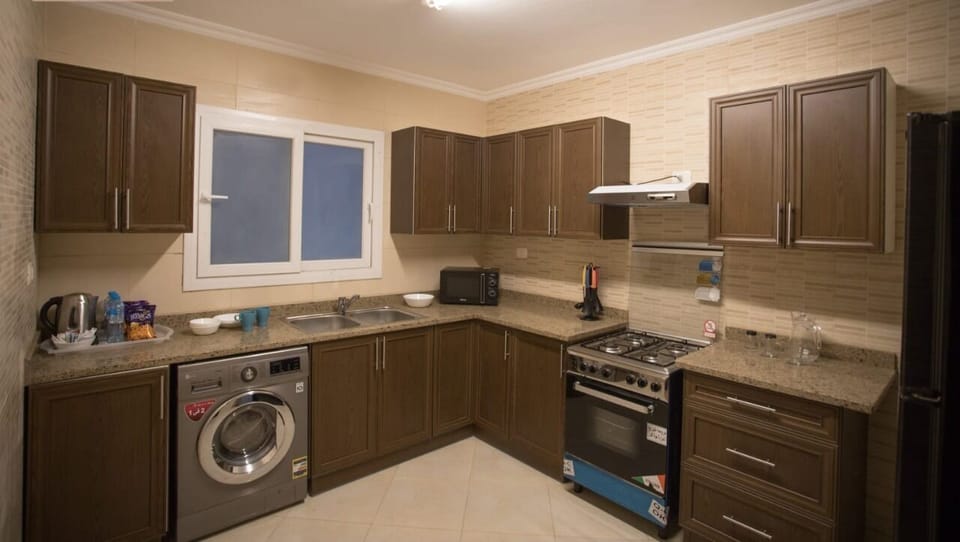 Family Apartment | Private kitchen | Full-size fridge, microwave, oven, stovetop