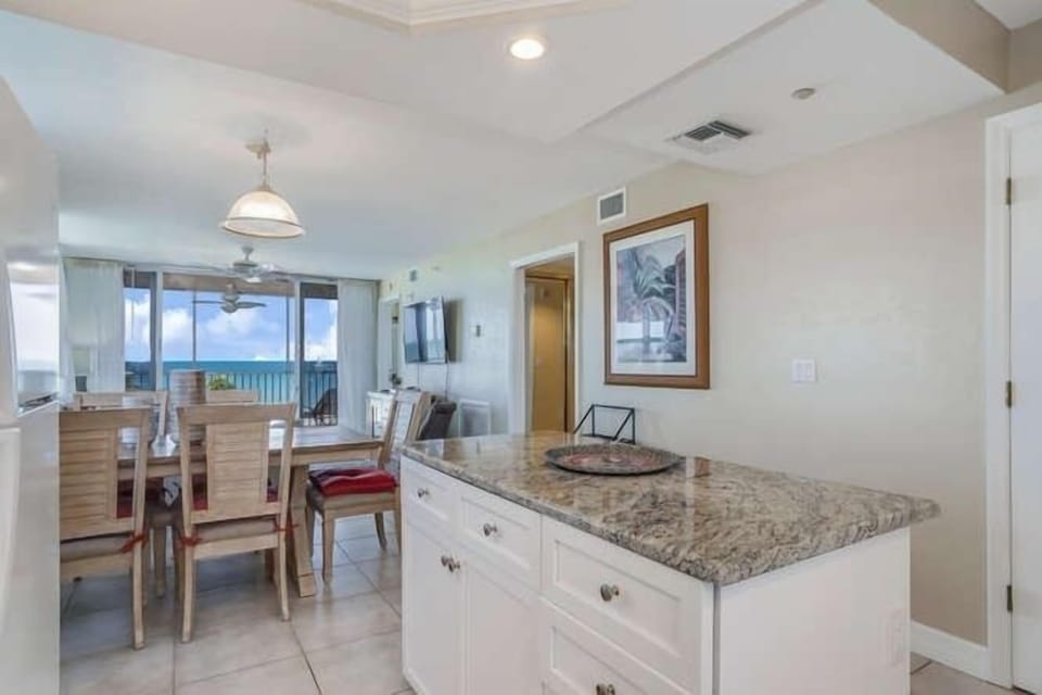 Condo, 2 Bedrooms | Private kitchen | Fridge, oven, coffee/tea maker, toaster