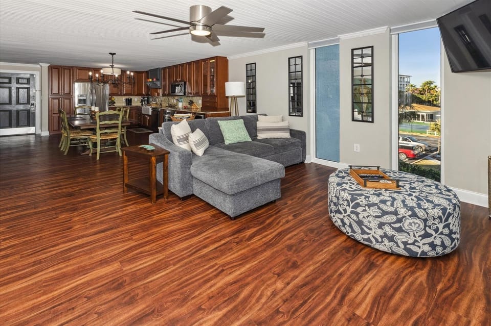 Condo, 2 Bedrooms | Living area