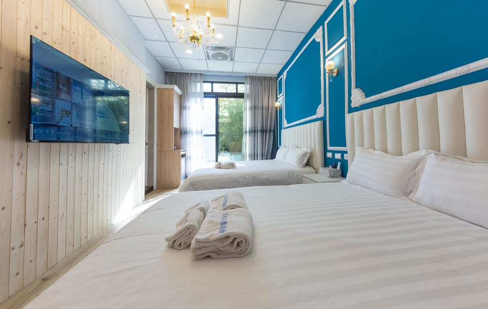 Family Quadruple Room | Laptop workspace, soundproofing, free WiFi