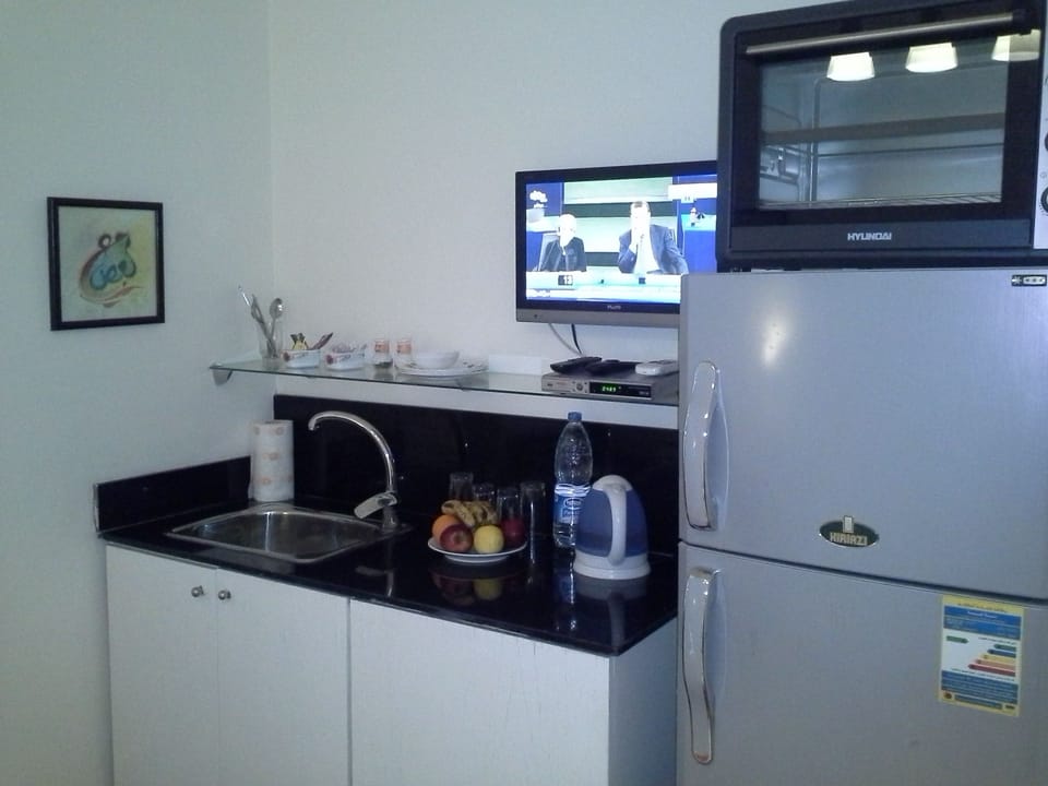 Coffee/tea maker, electric kettle