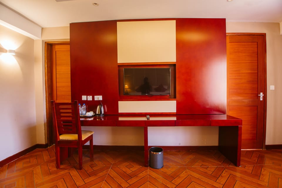 Executive Double Room Single Use | In-room safe, desk, laptop workspace, blackout drapes