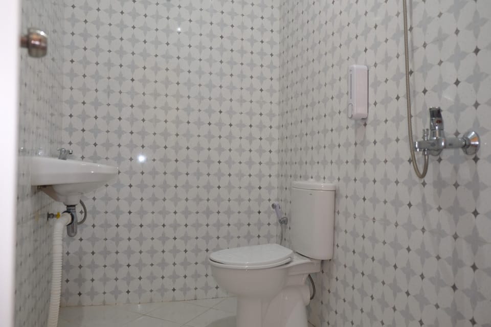 Standard Single Room | Bathroom | Shower, soap