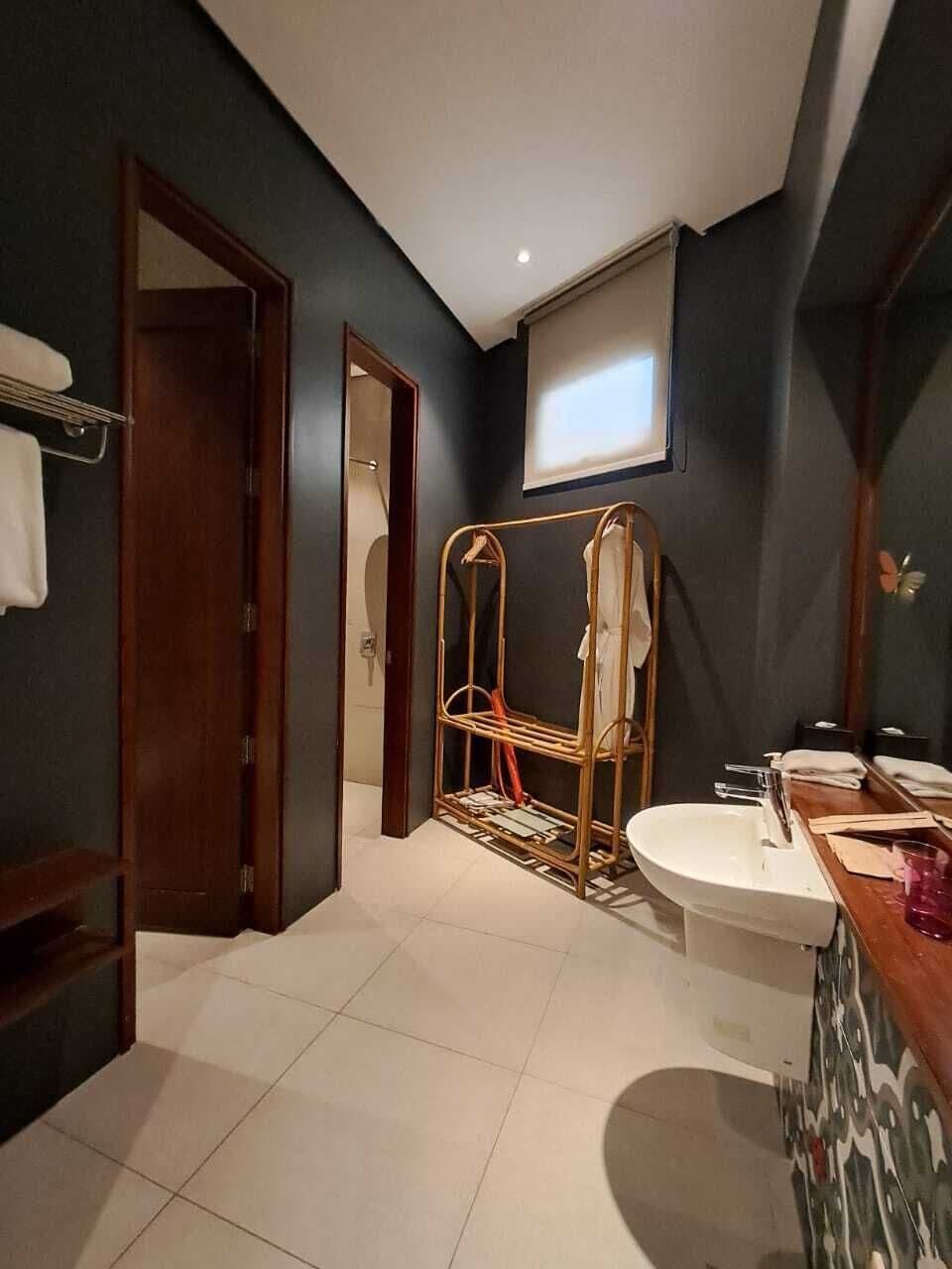 Mixed Dormitory, 3 Bunk Beds | Bathroom | Shower, rainfall showerhead, free toiletries, hair dryer