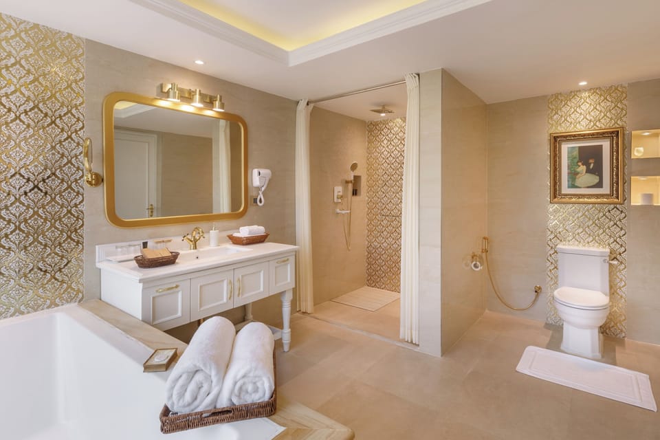 Imperial Presidential Suite | Bathroom | Combined shower/tub, deep soaking tub, rainfall showerhead, hair dryer