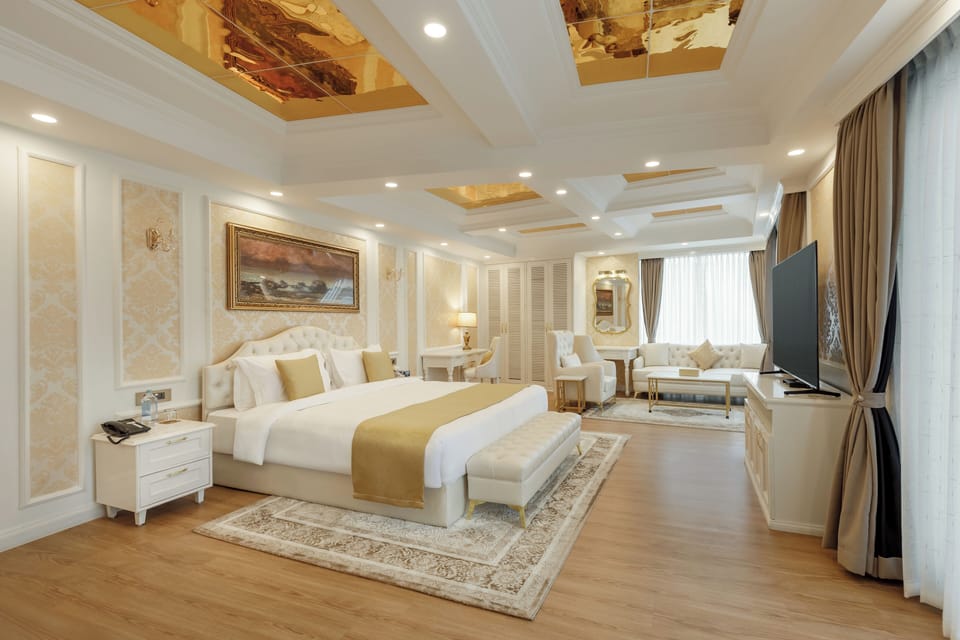 Signature Suite | Premium bedding, memory foam beds, free minibar, in-room safe