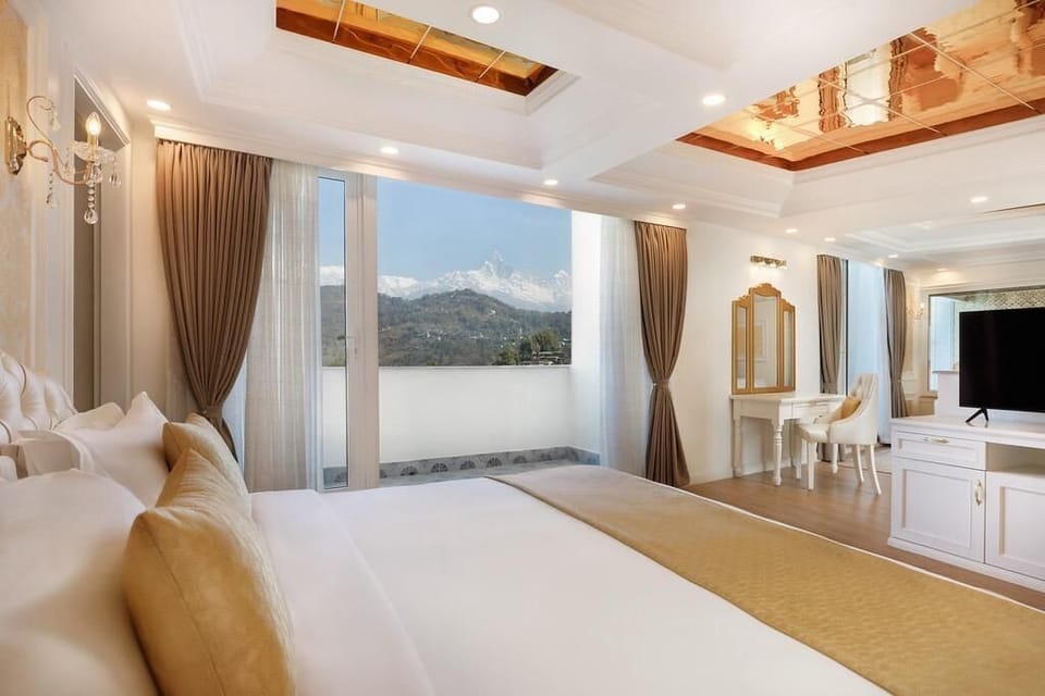 Elite Executive Suite | Premium bedding, memory foam beds, free minibar, in-room safe