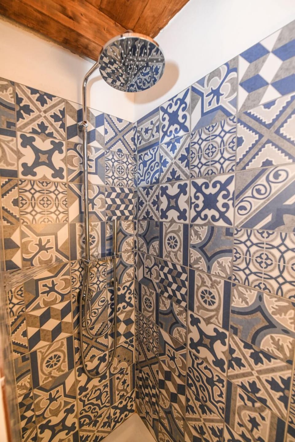 Standard Double or Twin Room (Fata Verdiana) | Bathroom | Shower, rainfall showerhead, free toiletries, hair dryer