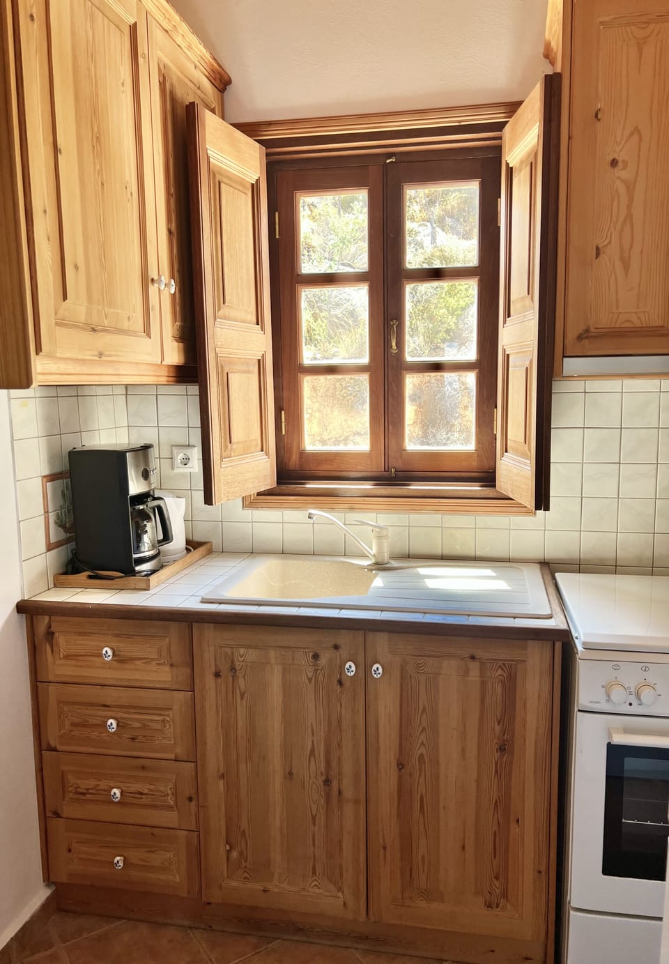 Apartment, Sea View | Private kitchen | Full-size fridge, oven, electric kettle, cookware/dishes/utensils