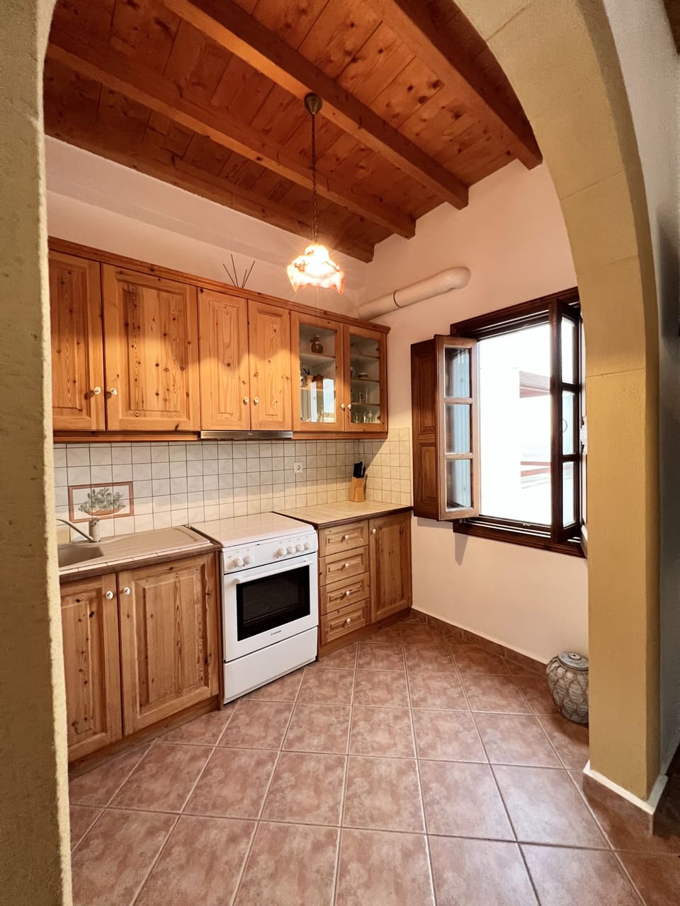 Studio Suite, Sea View, Corner | Private kitchen | Full-size fridge, oven, electric kettle, cookware/dishes/utensils
