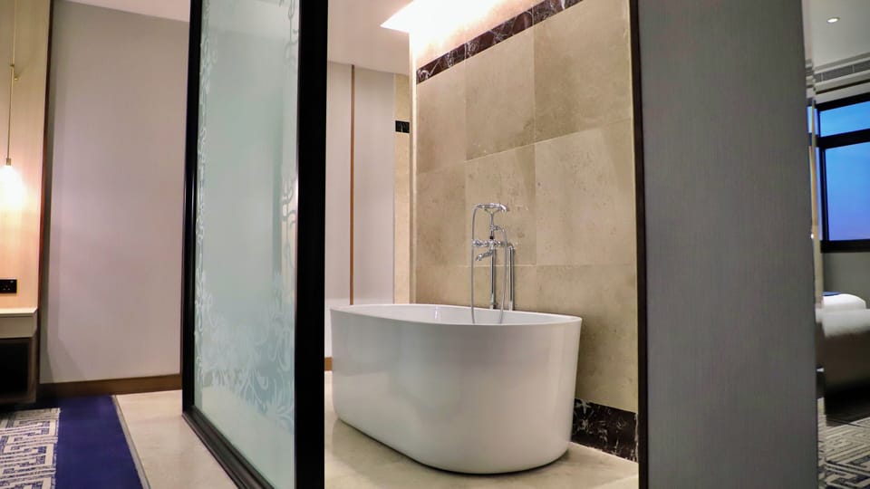 Executive Suite, 1 Bedroom | Bathroom | Rainfall showerhead, designer toiletries, hair dryer, bathrobes