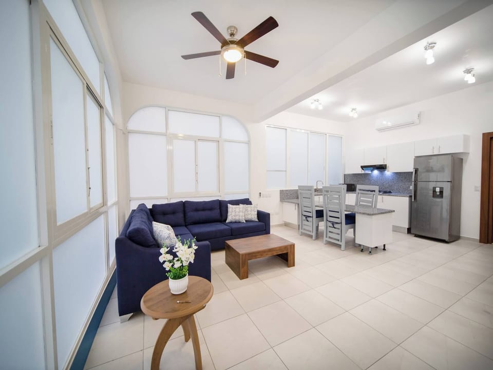 Apartment, 1 Bedroom, City View | Living area