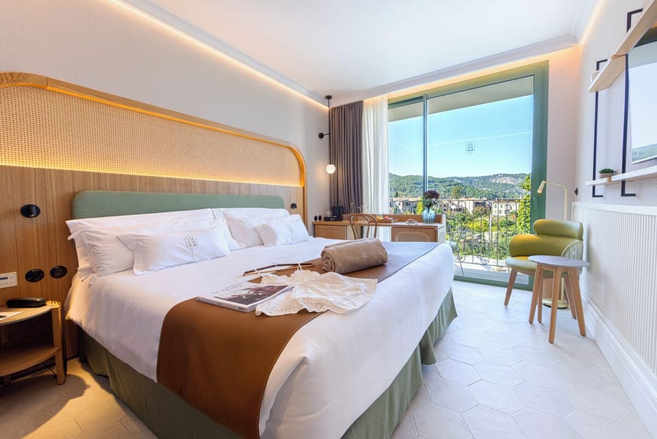 Superior Room, Balcony, Garden View | Premium bedding, minibar, in-room safe, desk