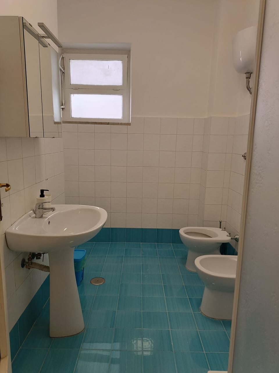 Double Room | Bathroom | Shower, rainfall showerhead, hair dryer, bidet