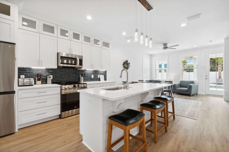 House, Multiple Beds, Private Pool, Pool View (Blissful Getaway) | Private kitchen | Fridge, microwave, oven, stovetop