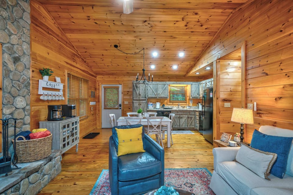 Cabin, Multiple Beds, Hot Tub, Mountain View (Misty Creek Cabin) | Living area | 41-inch flat-screen TV with digital channels, fireplace