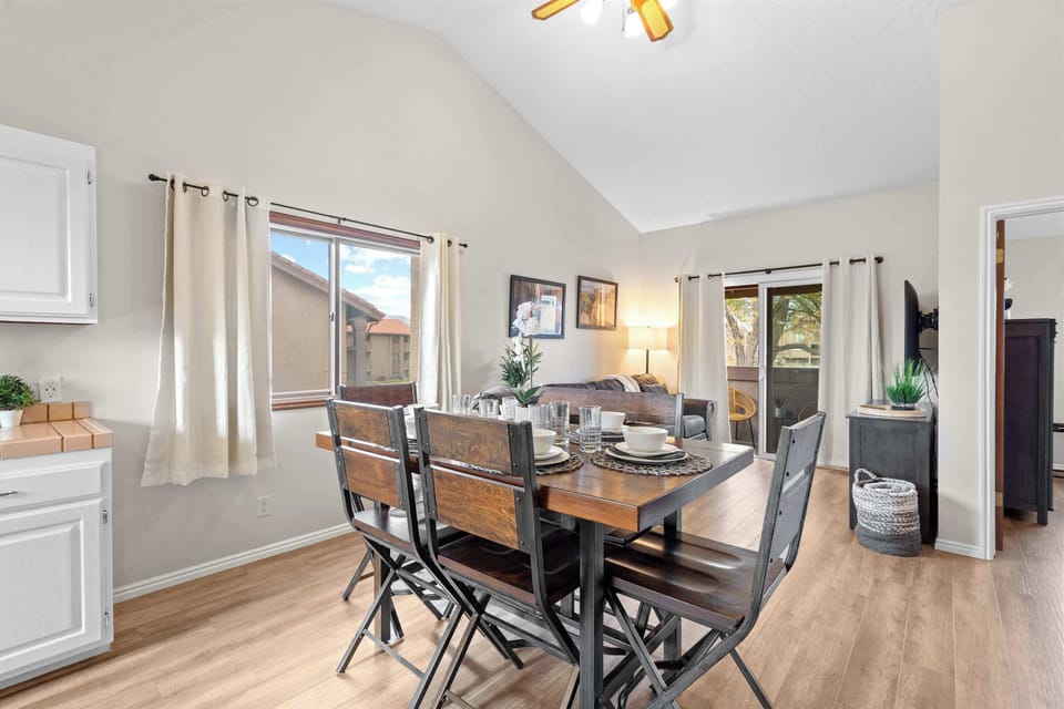 Condo, 1 Queen Bed with Sofa bed, Balcony, Mountain View (Hikers Hideaway) | Dining