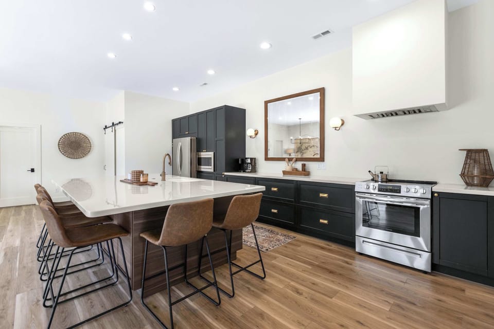 House, Multiple Beds, Kitchen (Big Bear Bungalow) | Private kitchen | Fridge, microwave, oven, stovetop