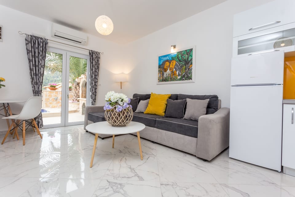 Pool in the City Centre | Living area | Flat-screen TV, Netflix, streaming services