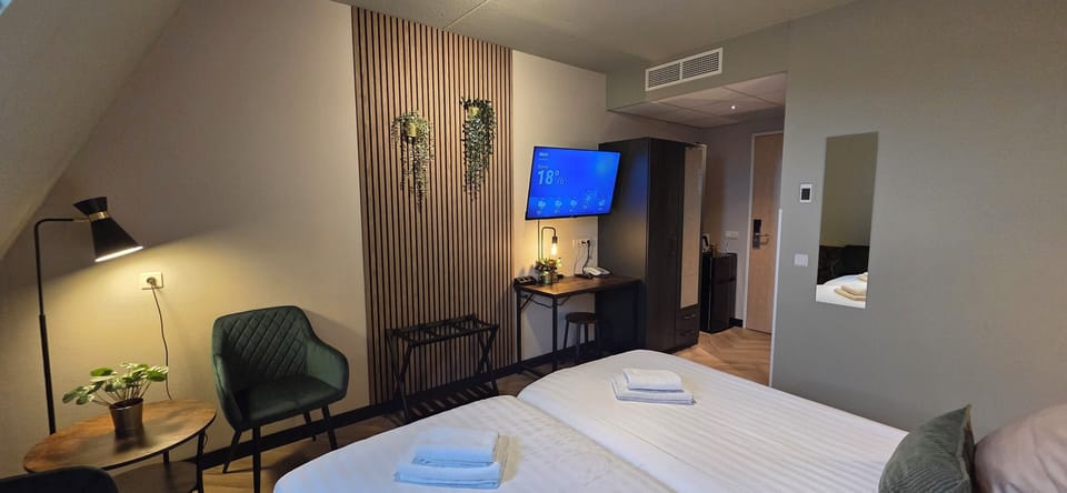 Superior Double Room | Desk, free WiFi, bed sheets