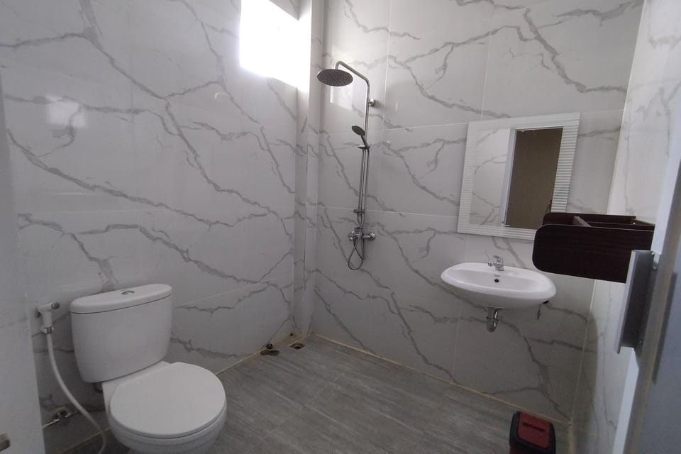 Standard Room | Bathroom | Shower, rainfall showerhead, free toiletries, slippers