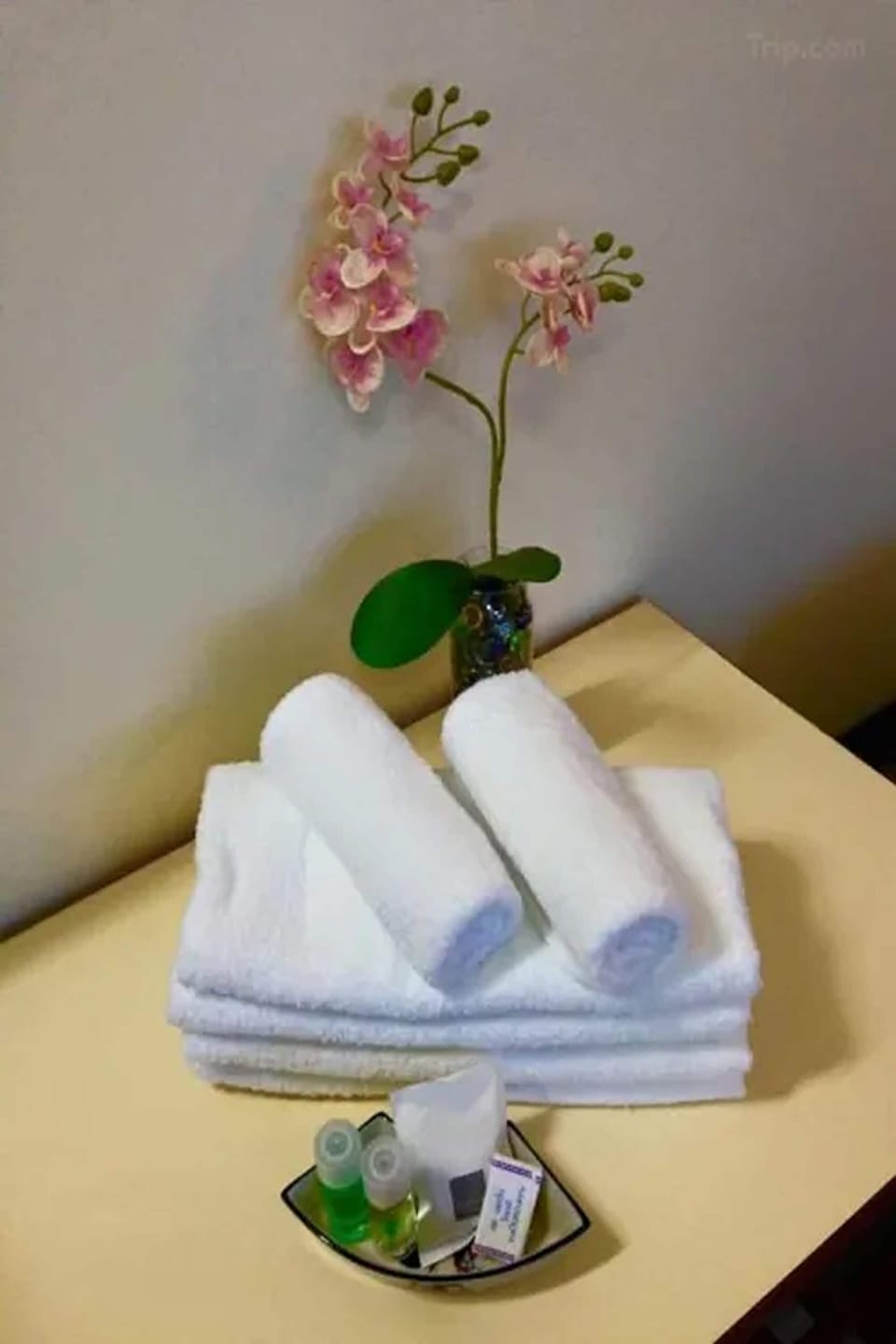 Desk, bed sheets