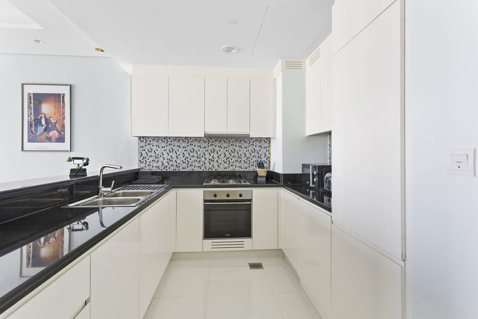 Luxury Apartment | Private kitchen | Microwave, oven, cookware/dishes/utensils