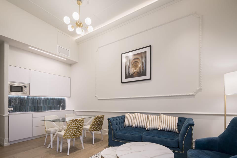 In-room safe, soundproofing, free WiFi, bed sheets