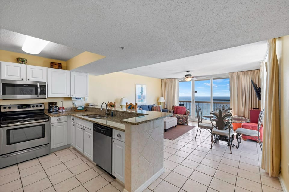 Condo, 1 Bedroom | Private kitchen | Fridge, microwave, oven, dishwasher
