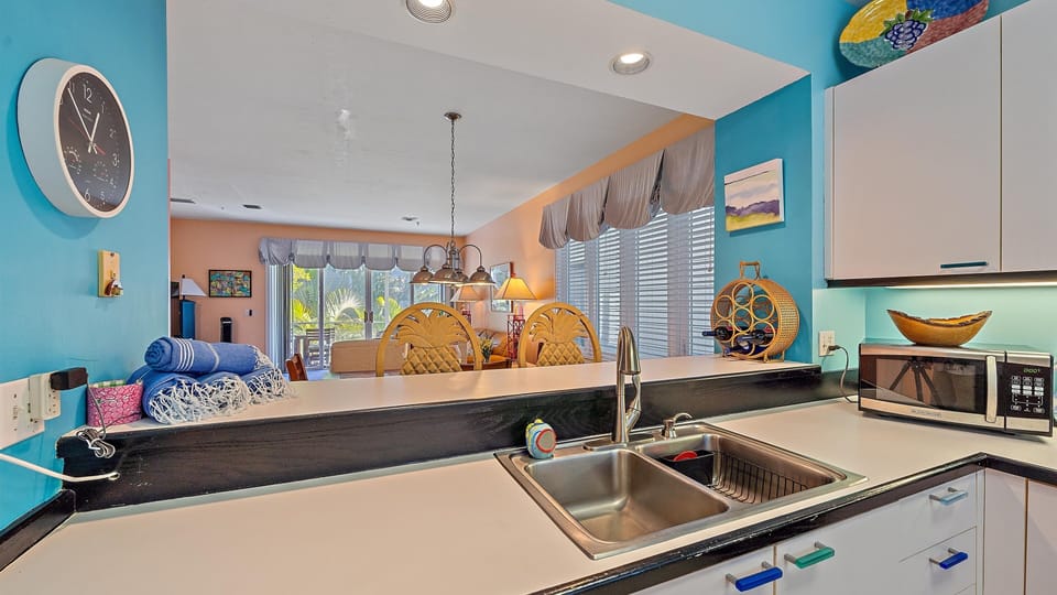 Townhome, 2 Bedrooms | Private kitchen | Coffee/tea maker, fridge, oven, toaster