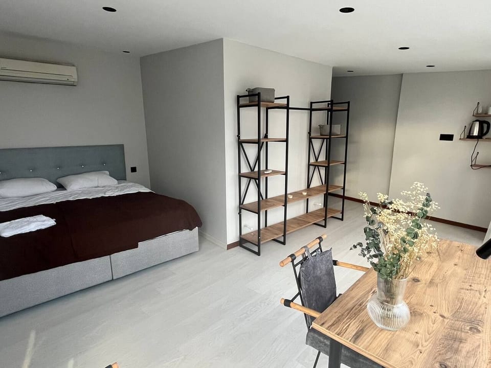 Design Studio Suite | Individually decorated, individually furnished, desk, laptop workspace