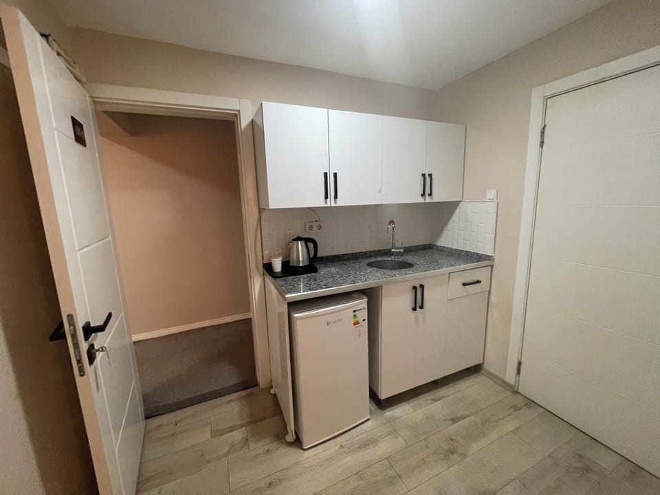 Comfort Twin Room | Private kitchen | Mini-fridge, oven, stovetop, dishwasher