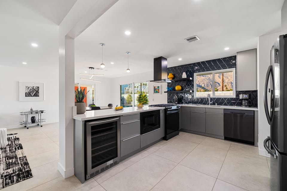 House | Private kitchen | Full-size fridge, microwave, oven, stovetop