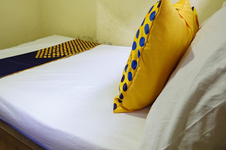 Basic Double Room | Free WiFi, bed sheets