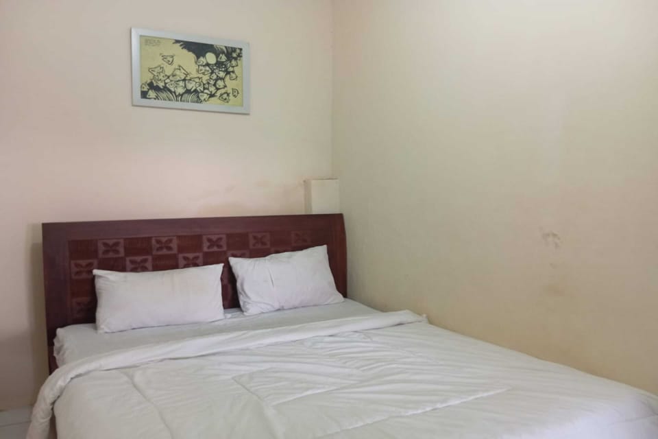 Deluxe Double Room | Desk, bed sheets