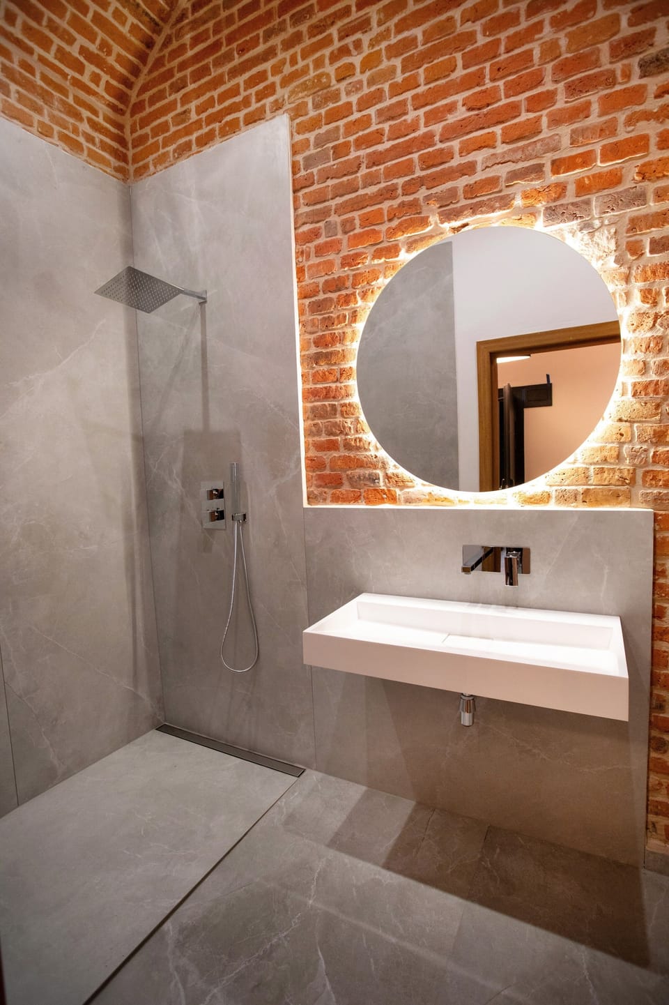 Luxury Apartment | Bathroom | Free toiletries, hair dryer, bathrobes, slippers
