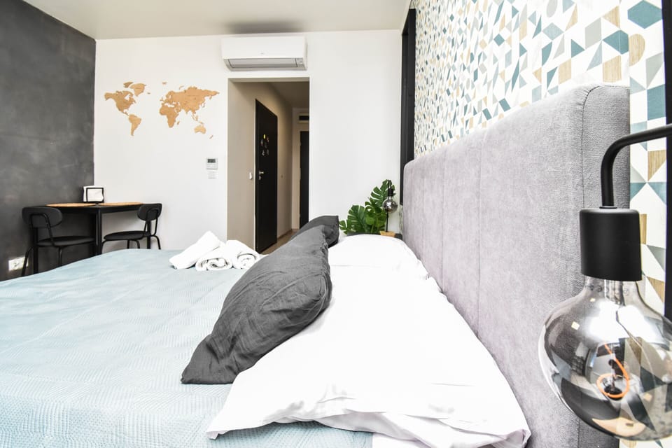 Studio Suite | Desk, iron/ironing board, WiFi (free), bed sheets