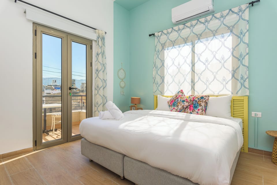 Premium bedding, iron/ironing board, WiFi (free), individually decorated