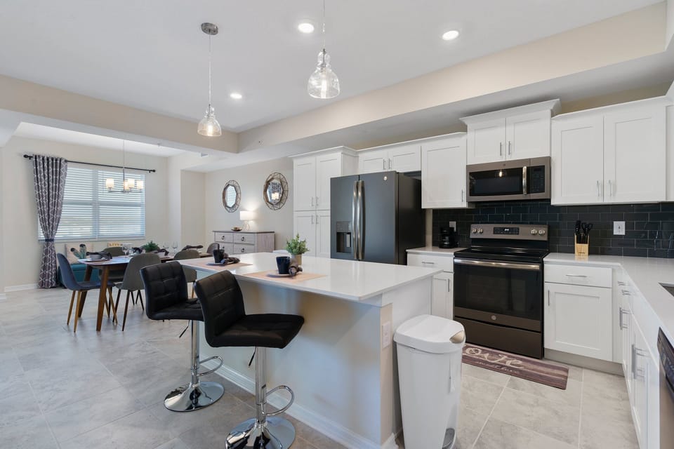House, Multiple Beds, Patio (3121PC SL) | Private kitchen | Coffee/tea maker, electric kettle