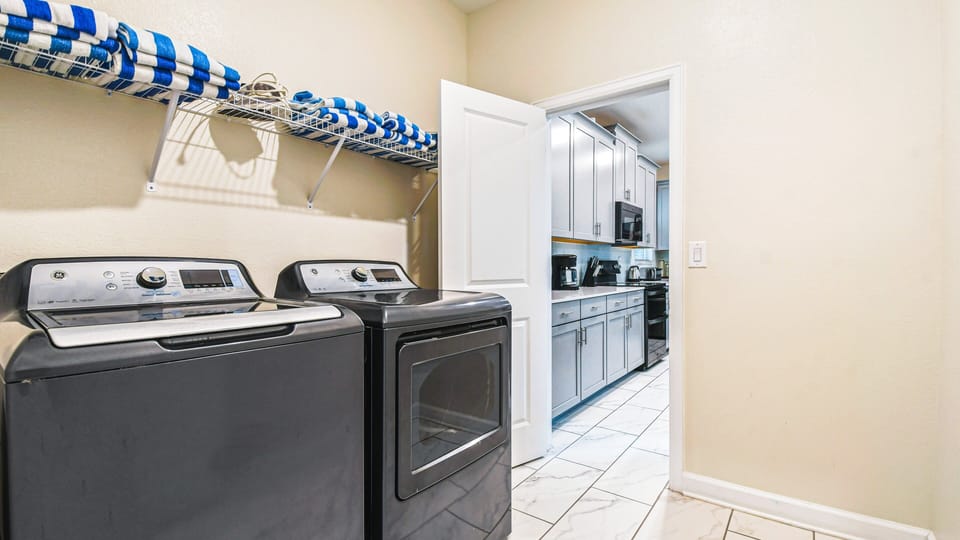 House, Multiple Beds, Pool Access, Pool View (2791PP SL) | Private kitchen | Coffee/tea maker, electric kettle