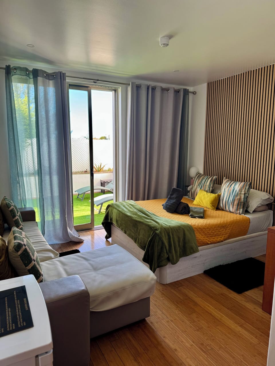 Deluxe Room | Premium bedding, minibar, desk, blackout drapes