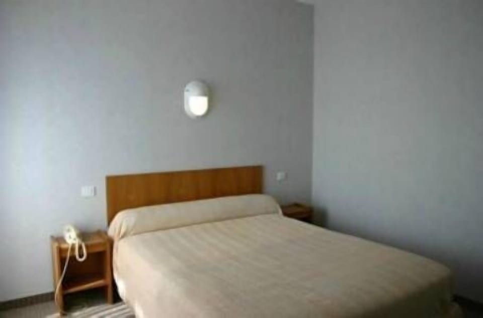 Standard Double Room, 1 Double Bed | Living area | 70-cm flat-screen TV with digital channels, TV