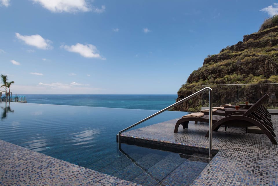 Indoor pool, 2 outdoor pools, pool umbrellas, sun loungers