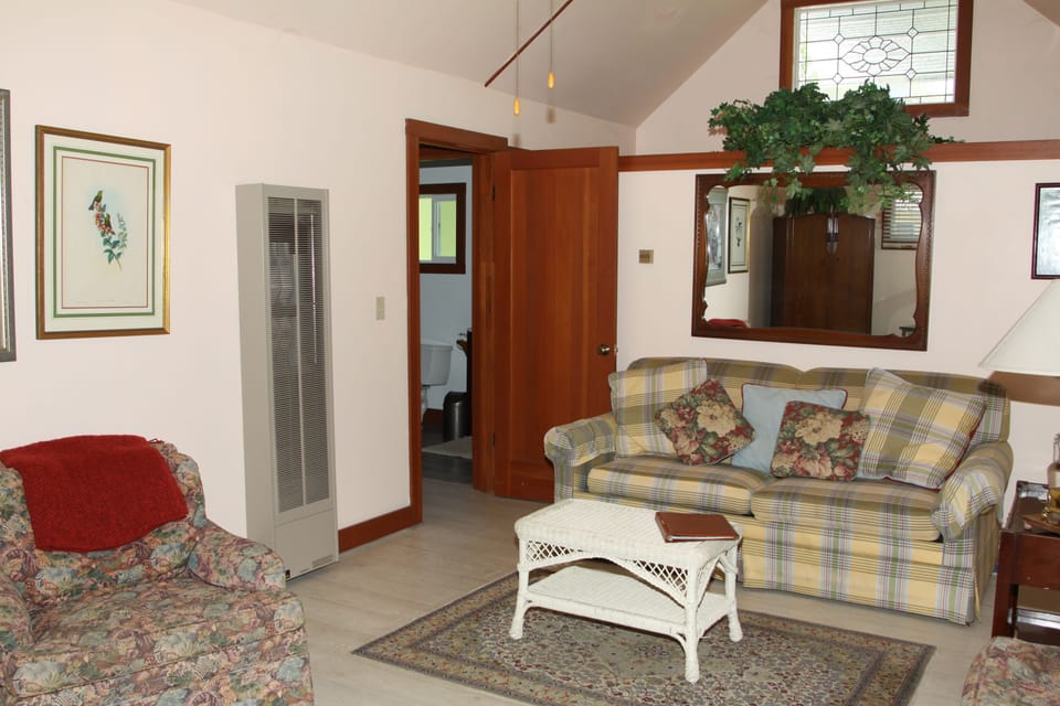 Cottage, 1 Queen Bed with Sofa bed, Patio | WiFi (free), bed sheets