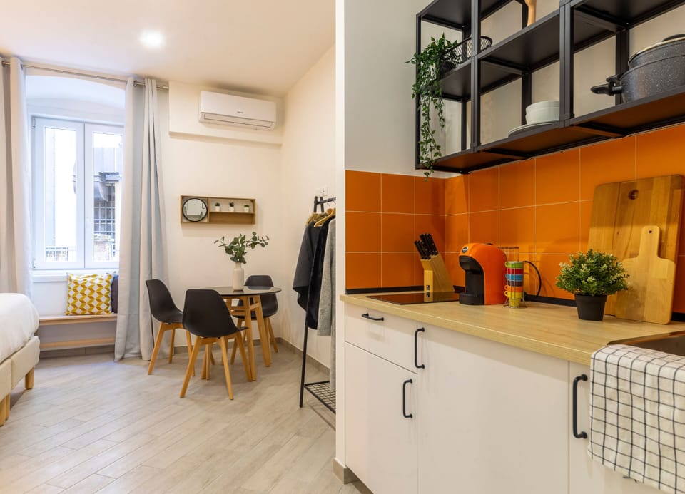 Basic Studio | Private kitchen | Coffee/tea maker, stovetop, cookware/dishes/utensils