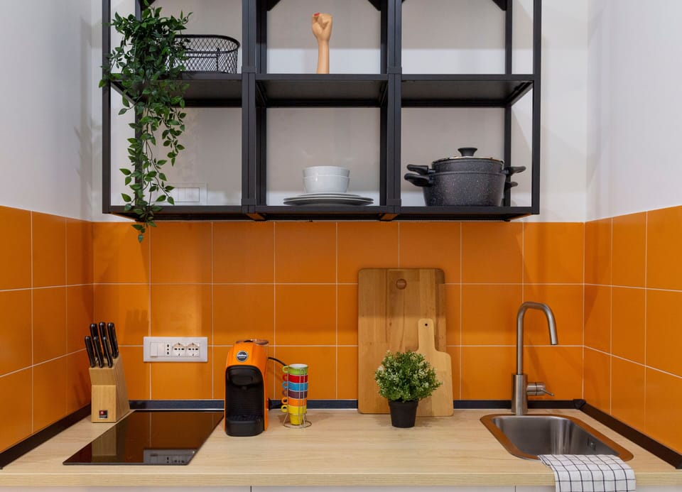 Basic Studio | Private kitchen | Stovetop, coffee/tea maker, cookware/dishes/utensils