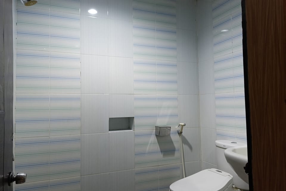 Deluxe Double Room | Bathroom | Shower, soap