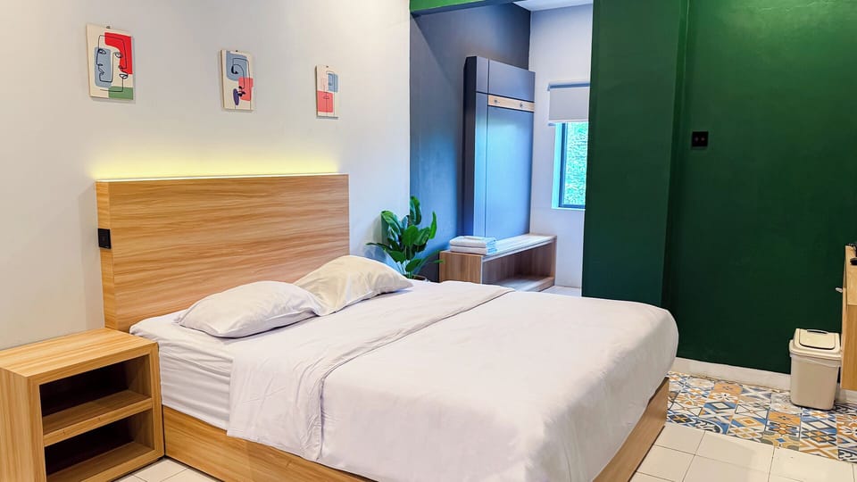 Deluxe Double Room | Iron/ironing board, free WiFi, bed sheets