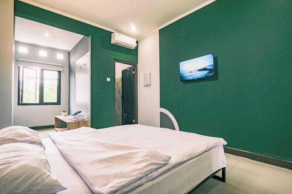 Deluxe Double Room | Iron/ironing board, free WiFi, bed sheets